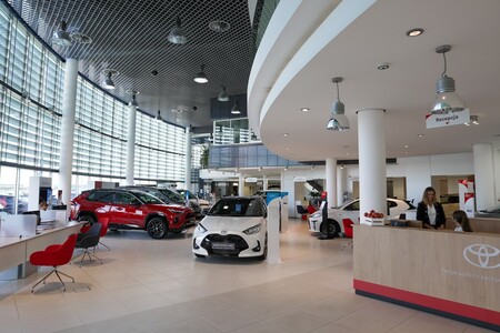 Toyota to bezpieczny wybór dla biznesu. Niezawodność i kompleksowe programy gwarancyjne dla aut osobowych i dostawczych