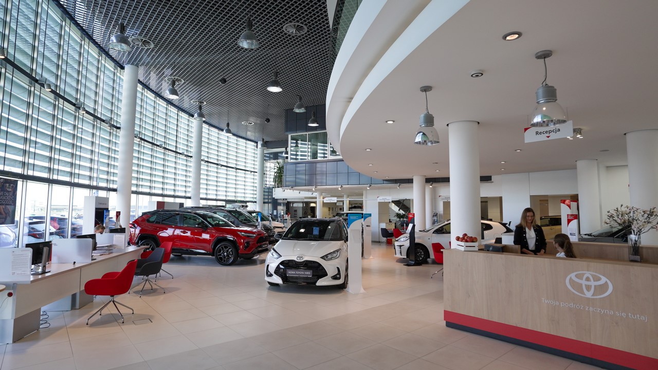 Toyota to bezpieczny wybór dla biznesu. Niezawodność i kompleksowe programy gwarancyjne dla aut osobowych i dostawczych