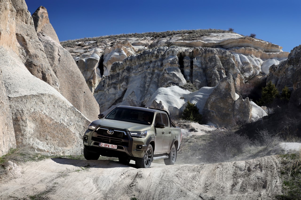 Toyota Hilux Mild-hybrid 48V. Legendarne zdolności terenowe przy niższym zużyciu paliwa