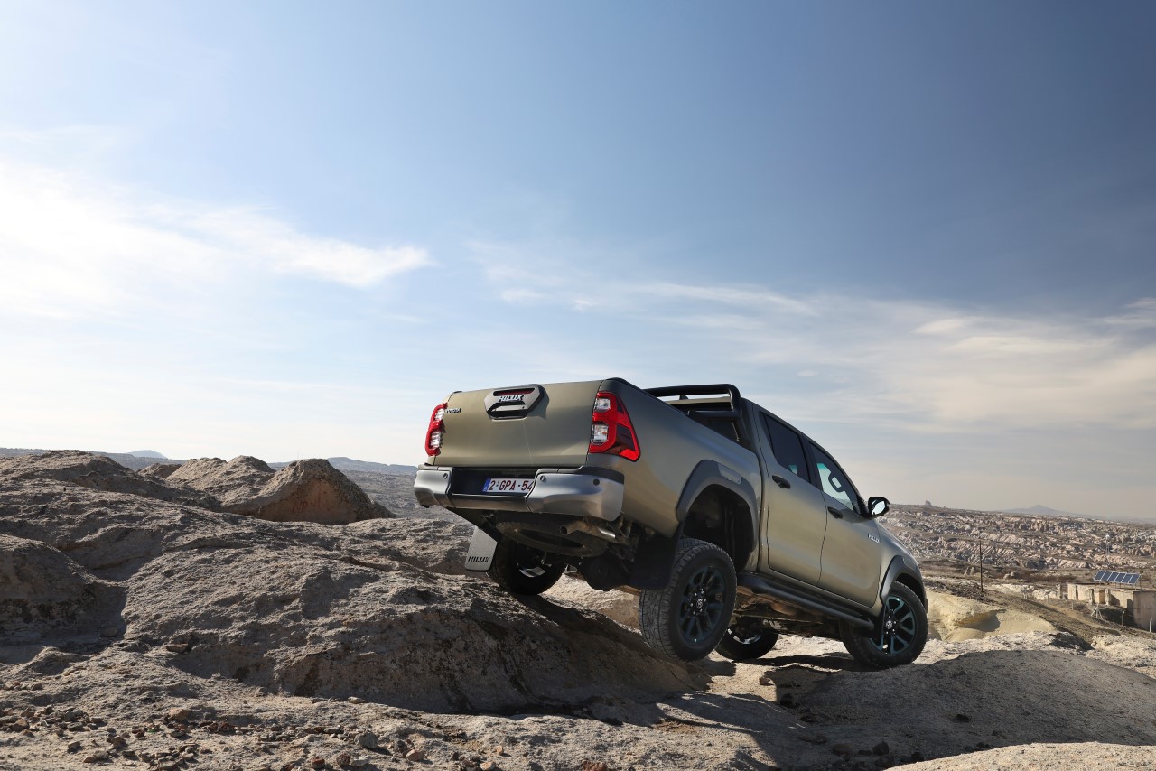 Toyota Hilux Mild-hybrid 48V. Legendarne zdolności terenowe przy niższym zużyciu paliwa