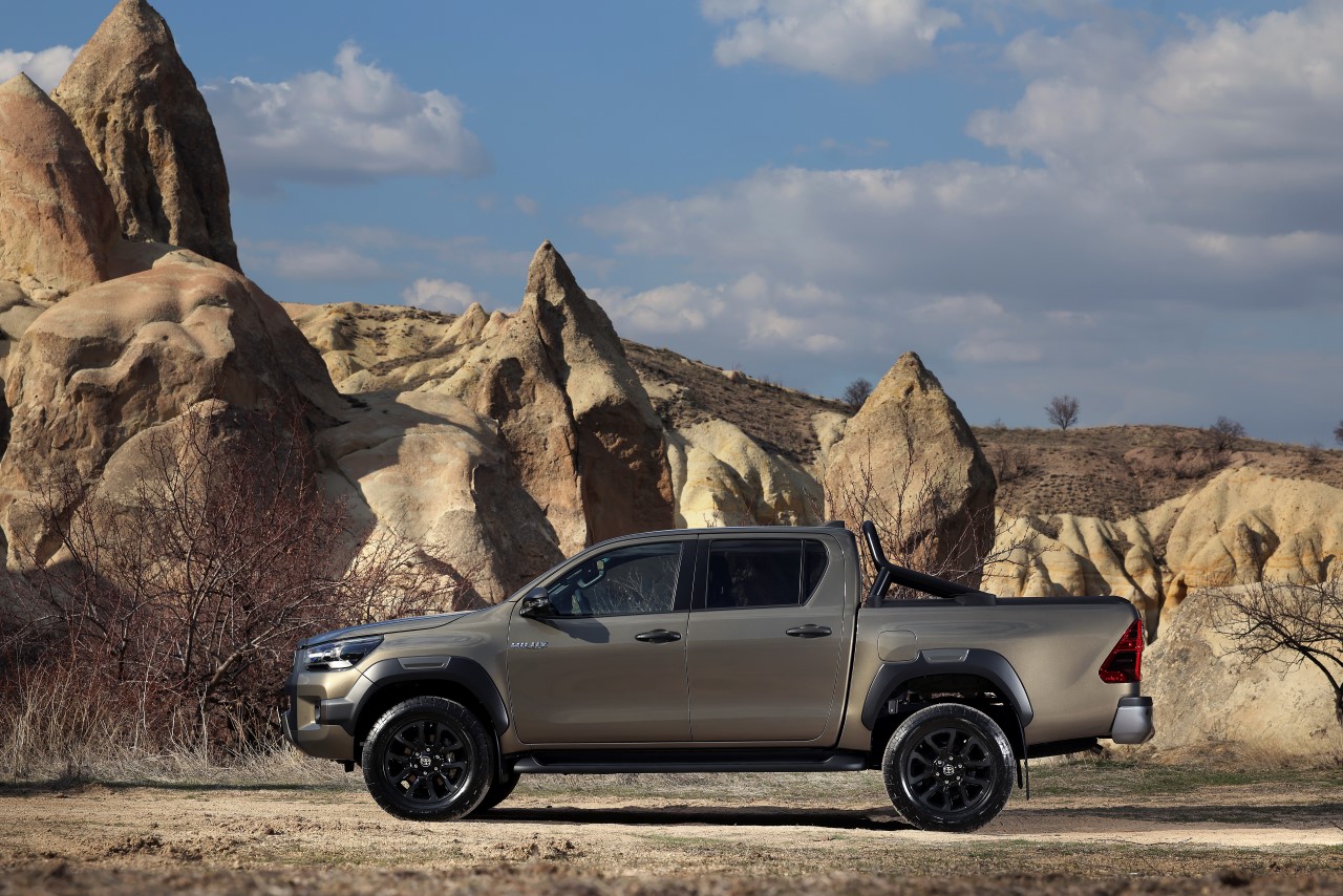 Toyota Hilux Mild-hybrid 48V. Legendarne zdolności terenowe przy niższym zużyciu paliwa