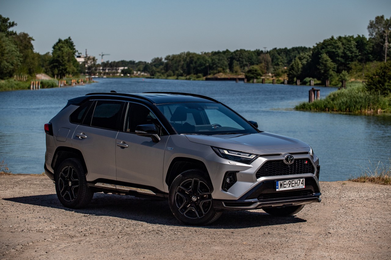 Toyota sprzedała ponad 2,5 miliona hybrydowych RAV4 na całym świecie