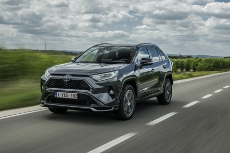 Toyota sprzedała ponad 2,5 miliona hybrydowych RAV4 na całym świecie