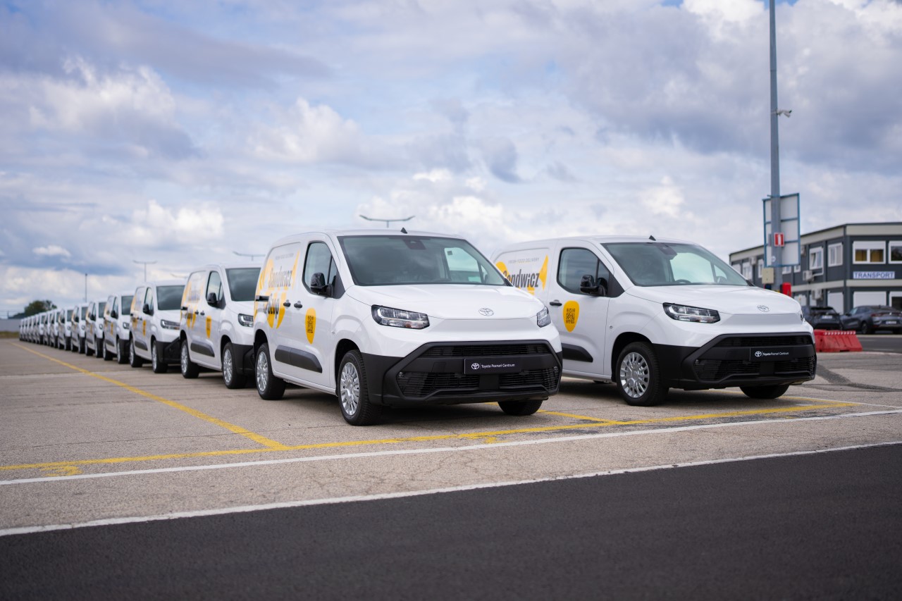 Toyoty PROACE CITY w barwach Sandwicz Szop. Toyota dostarczyła 60 vanów