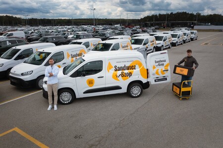 Toyoty PROACE CITY w barwach Sandwicz Szop. Toyota dostarczyła 60 vanów