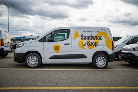 Toyoty PROACE CITY w barwach Sandwicz Szop. Toyota dostarczyła 60 vanów