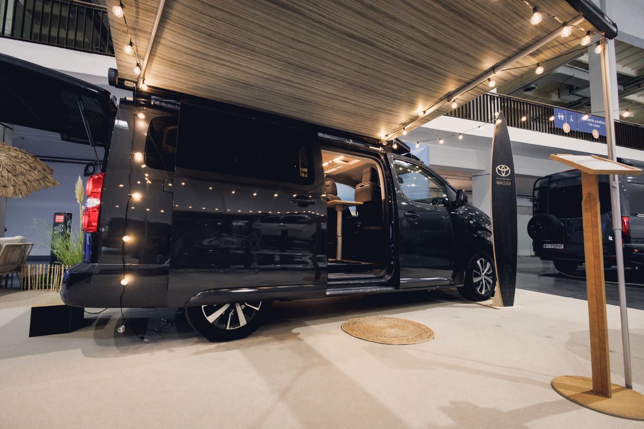 Debiut kampera Toyoty na Caravans Salon Poland. Van PROACE Verso z nową zabudową Tanuki
