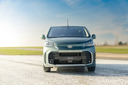 Miesiąc samochodów dostawczych Toyoty. Atrakcyjne rabaty nawet do 99 000 zł