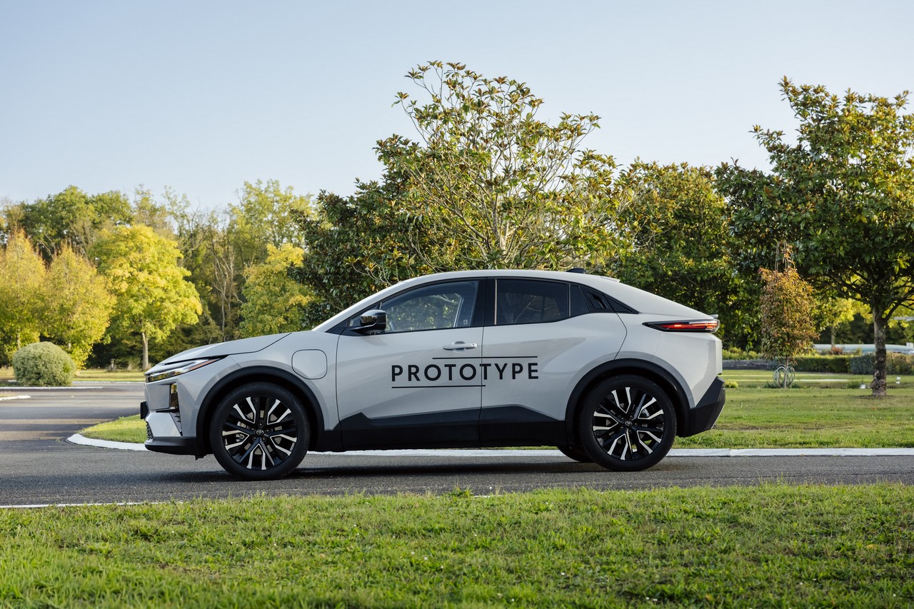 Nowa Toyota C-HR+. Wydajne napędy oraz technologie, które poprawiają osiągi i zwiększają zasięg