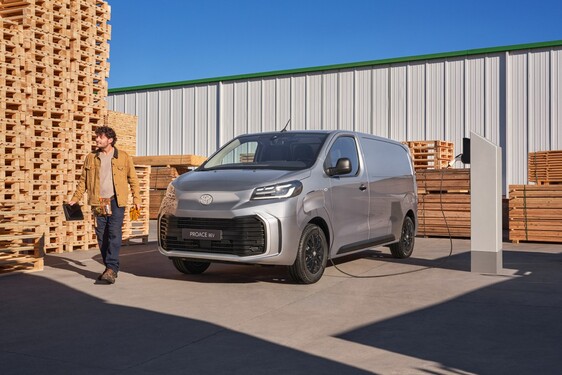 Elektryczne modele z rodziny PROACE z dotacjami w programie NaszEauto. Wszechstronne vany Toyoty już od 73 794 zł netto