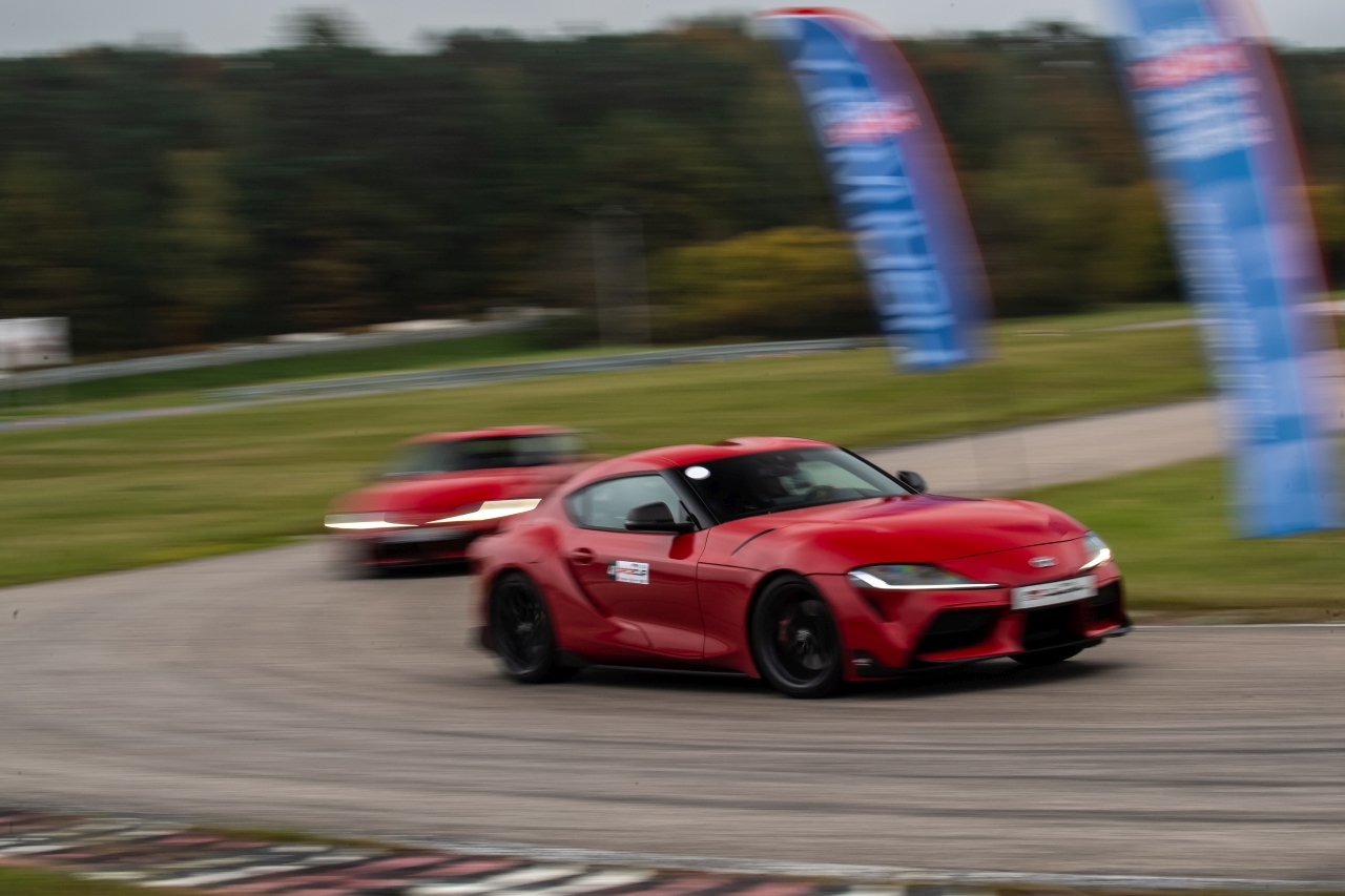 GR Yaris, GR Supra i klasyki Toyoty w akcji – finał TOYOTA GR CUP 2025 na Torze Kielce