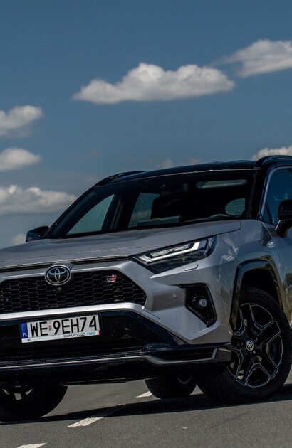 Sukces Toyoty RAV4 w Polsce. Hybrydowy napęd najczęstszym wyborem wśród klientów