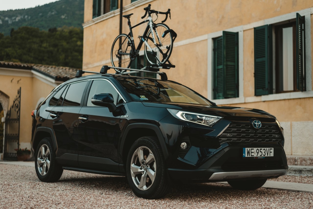 Sukces Toyoty RAV4 w Polsce. Hybrydowy napęd najczęstszym wyborem wśród klientów