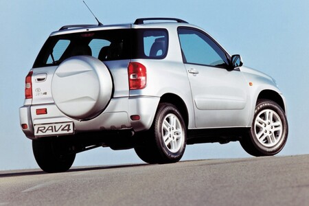 Sukces Toyoty RAV4 w Polsce. Hybrydowy napęd najczęstszym wyborem wśród klientów