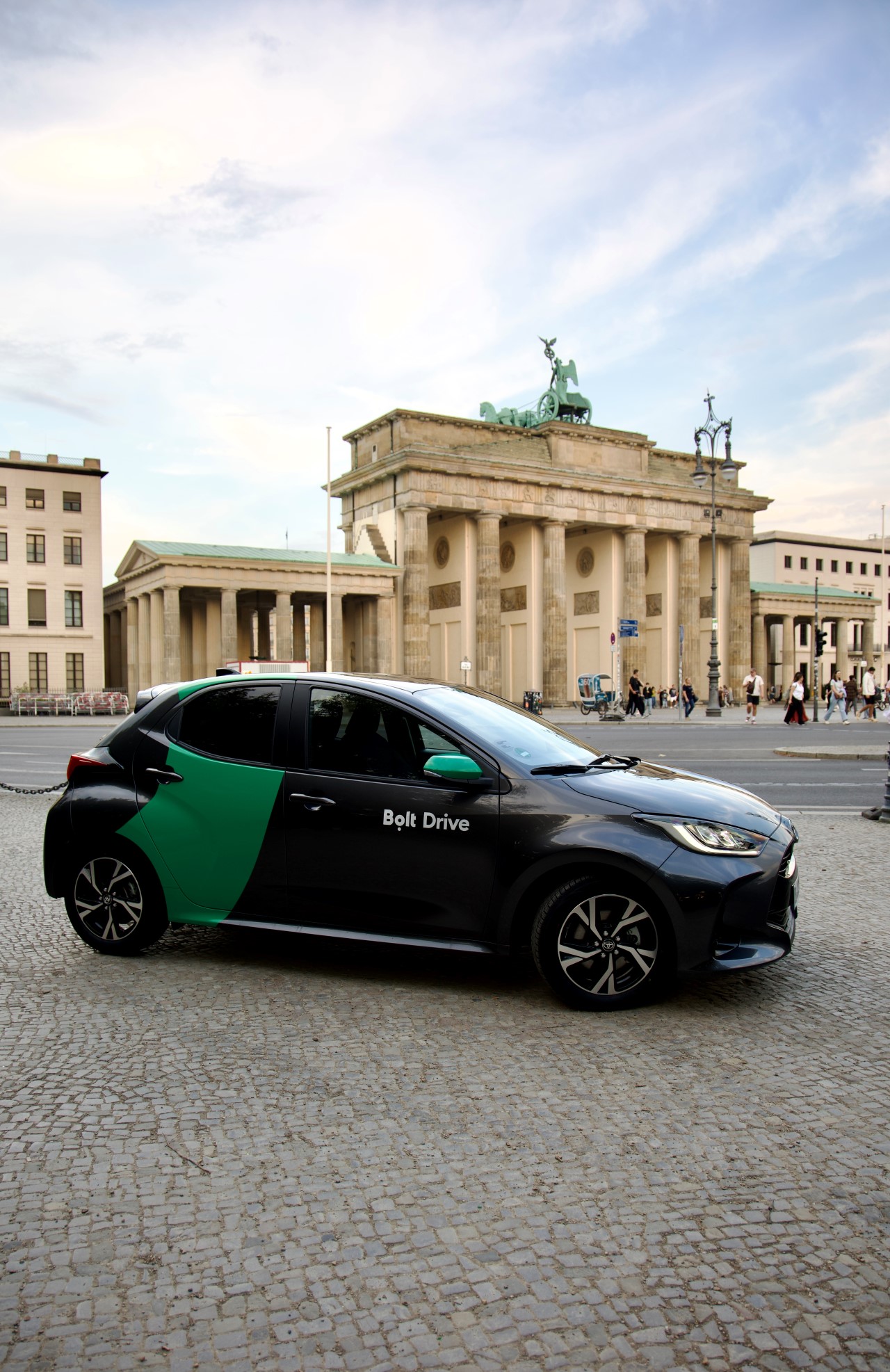 400 hybrydowych Toyot we flocie Bolt w Niemczech. Yarisy i Yarisy Cross dla klientów carsharingu