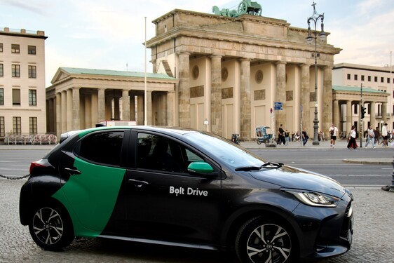 400 hybrydowych Toyot we flocie Bolt w Niemczech. Yarisy i Yarisy Cross dla klientów carsharingu