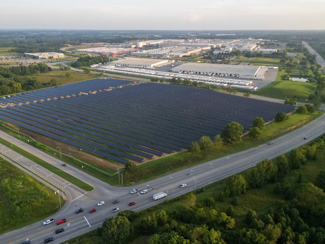 Największa fabryka Toyoty na świecie inwestuje w panele fotowoltaiczne