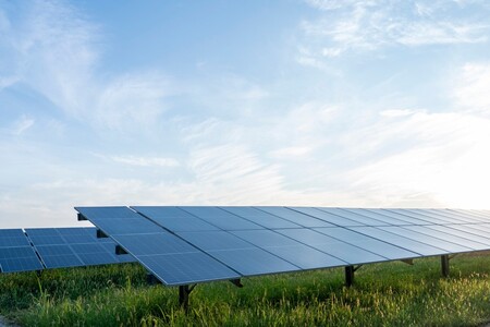 Największa fabryka Toyoty na świecie inwestuje w panele fotowoltaiczne