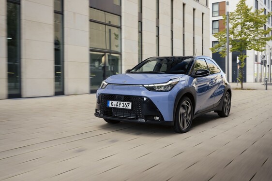 Nowa Toyota Aygo X od 82 900 zł. Rusza przedsprzedaż stylowego crossovera z wydajną hybrydą