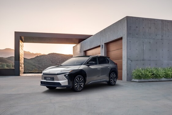Ruszyła przedsprzedaż nowej Toyoty bZ4X. Udoskonalony elektryczny SUV w specjalnej cenie już od 165 900 zł