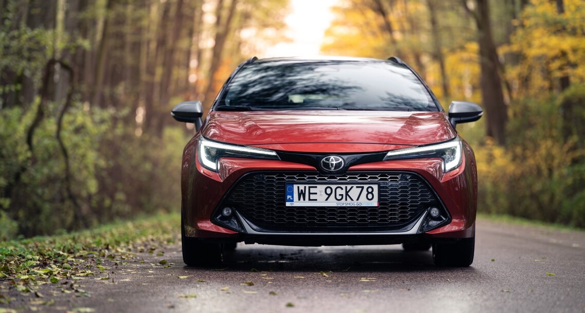 Toyota liderem polskiego rynku motoryzacyjnego po dziesięciu miesiącach 2025 roku