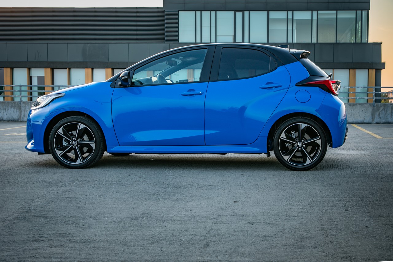 Preferencyjny leasing KINTO One dla pracowników firm. Hybrydowa Toyota Yaris od 844 zł brutto miesięcznie