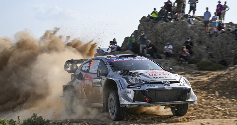 Trzy załogi w Toyotach GR YARIS Rally1 walczą o mistrzostwo WRC 2025