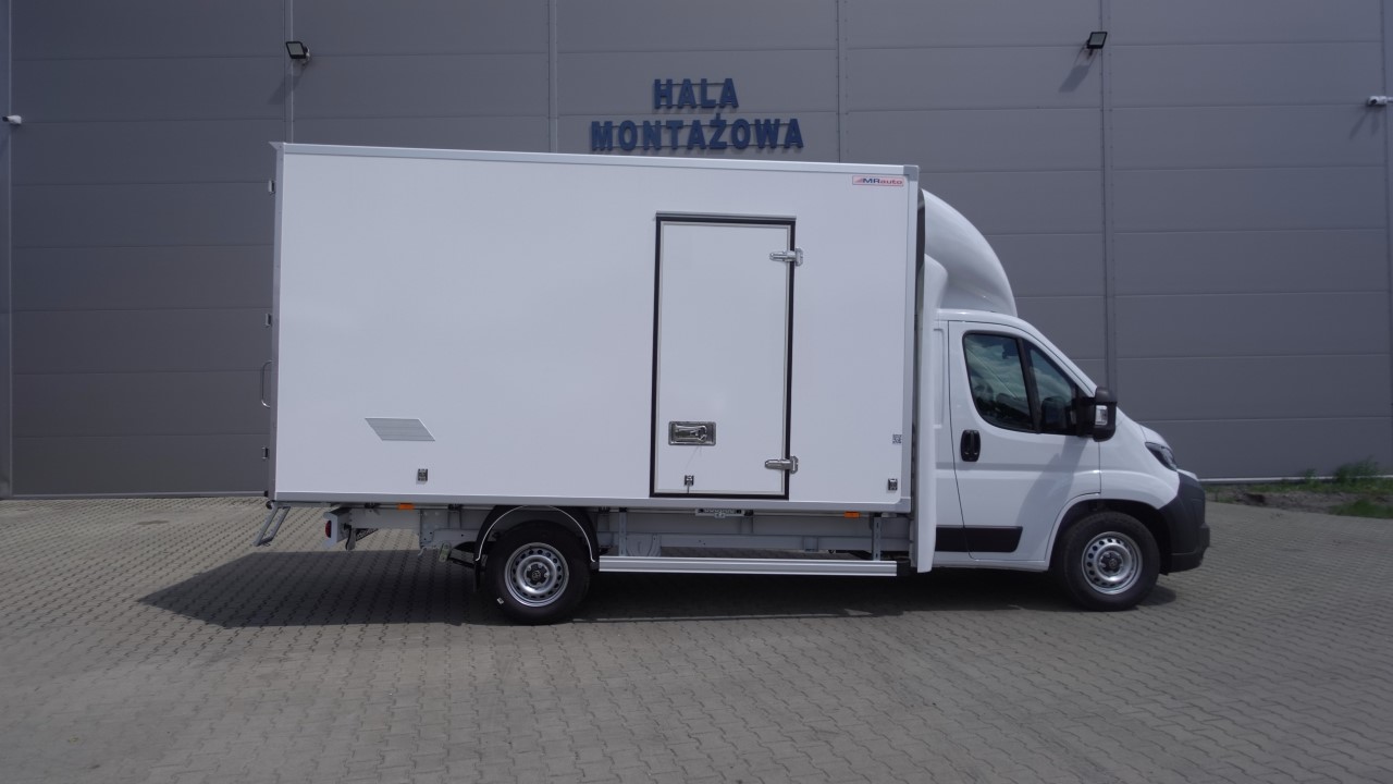 Samochody z gamy Toyota Professional w wyprzedaży rocznika. Rabaty nawet do 99 000 zł netto i szybki odbiór auta