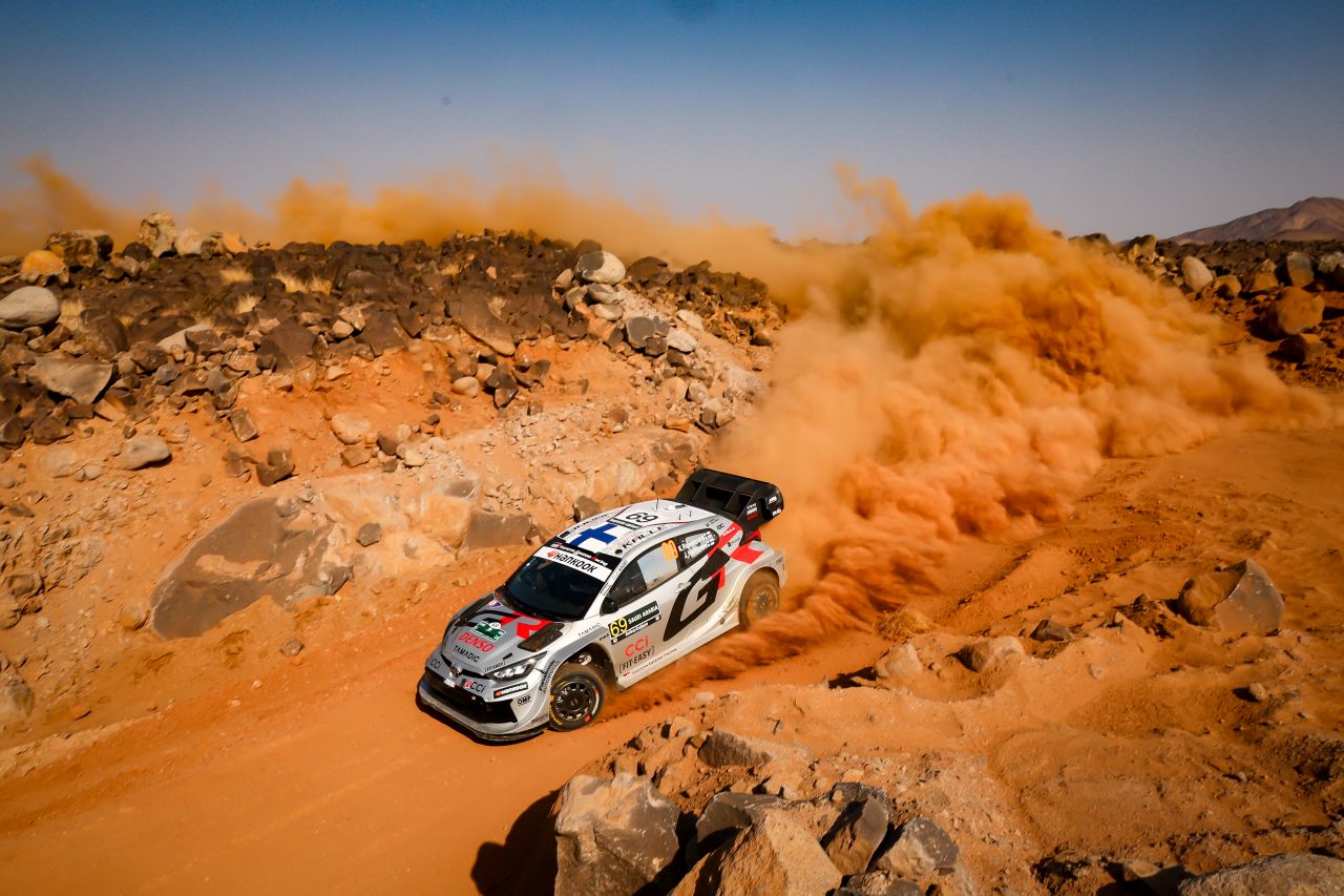 Dominacja Toyoty w WRC 2025. Ogier mistrzem świata, Evans i Rovanperä na podium