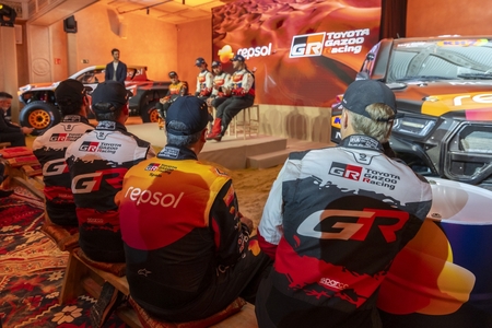 Toyota stawia na nowego DKR GR Hilux w sezonie 2026 – celem zwycięstwo w Rajdzie Dakar i mistrzostwo W2RC