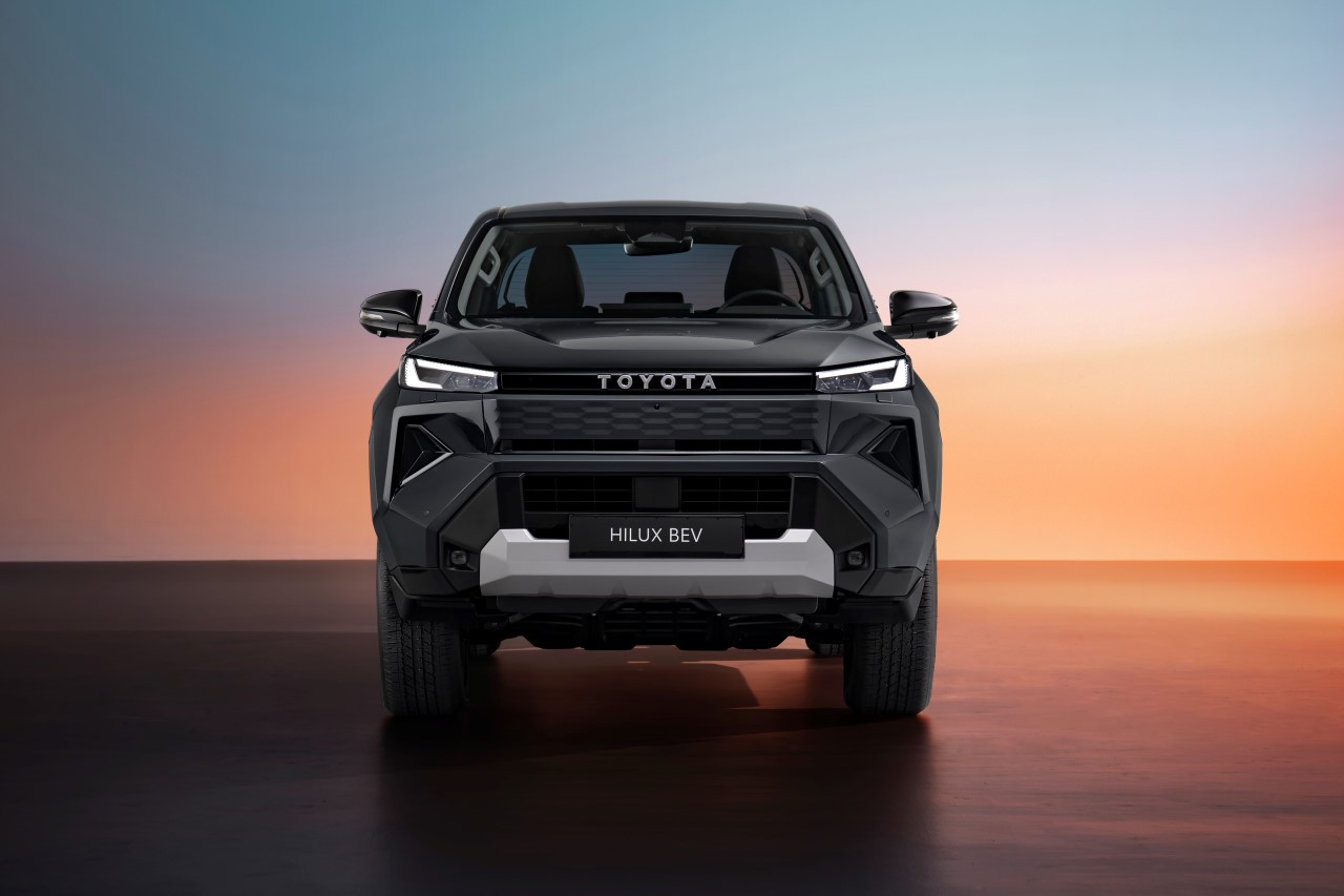 Nowa Toyota Hilux z elektrycznym napędem 4x4 od 229 900 zł netto