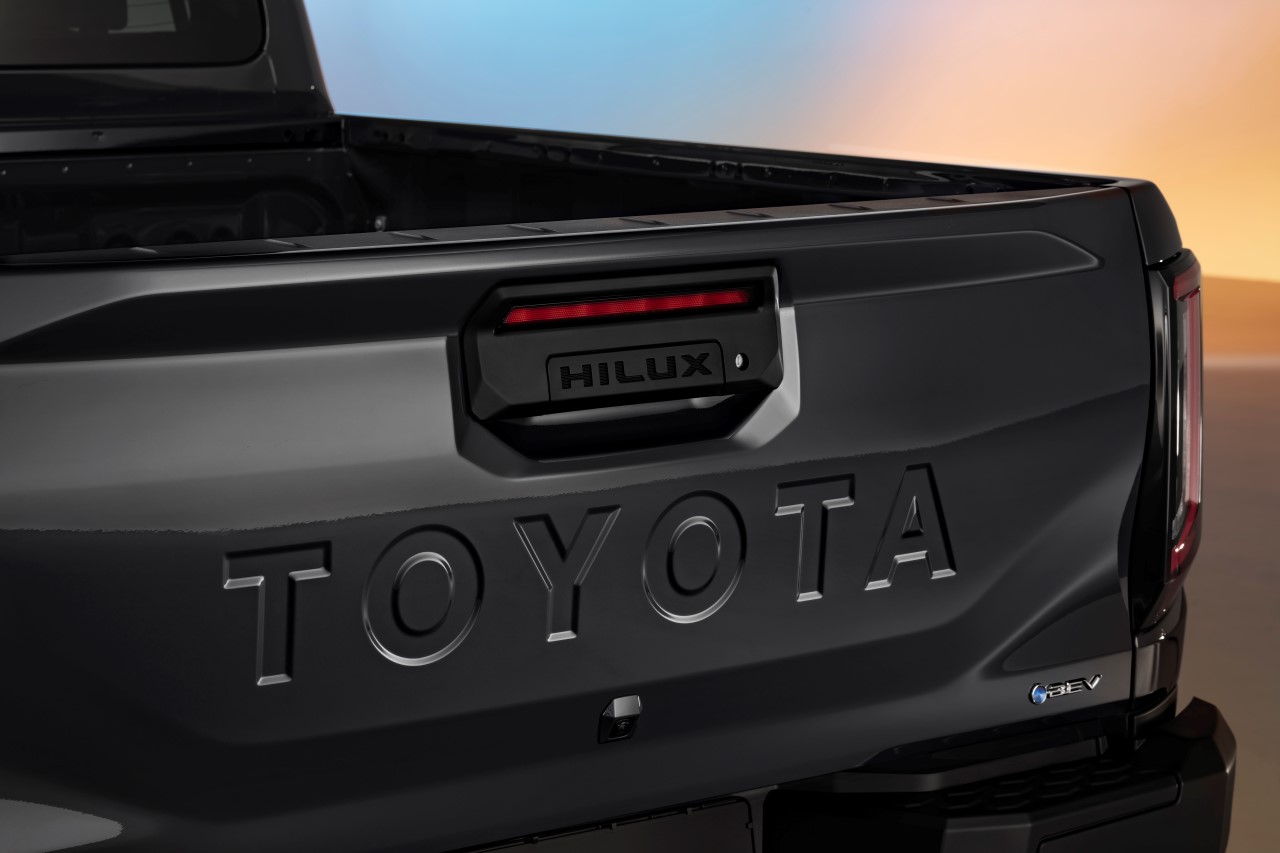 Nowa Toyota Hilux z elektrycznym napędem 4x4 od 229 900 zł netto