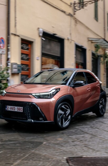 Sukces przedsprzedaży hybrydowej Toyoty Aygo X. Prawie 500 zamówionych aut