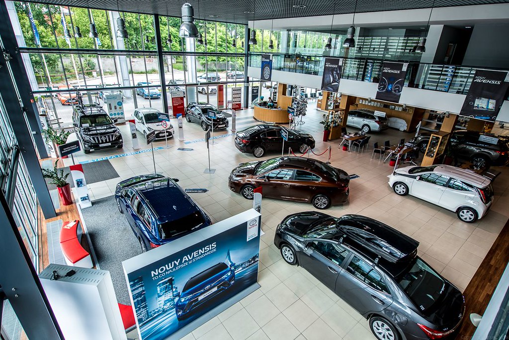 35 lat Toyoty w Polsce. Solidne fundamenty i złota dekada lidera rynku