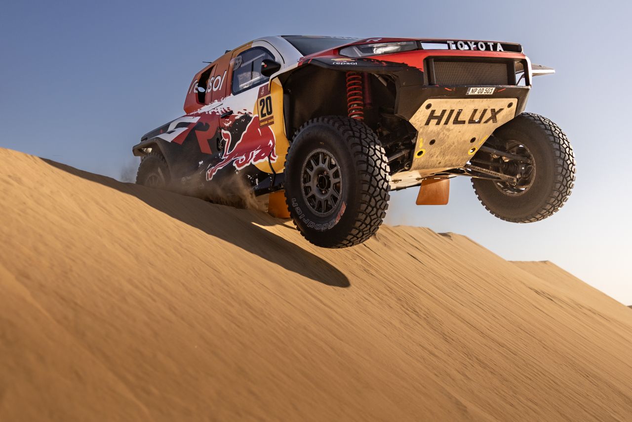 Rajd Dakar 2026: TOYOTA GAZOO Racing z nowym DKR GR Hilux gotowa do walki o zwycięstwo