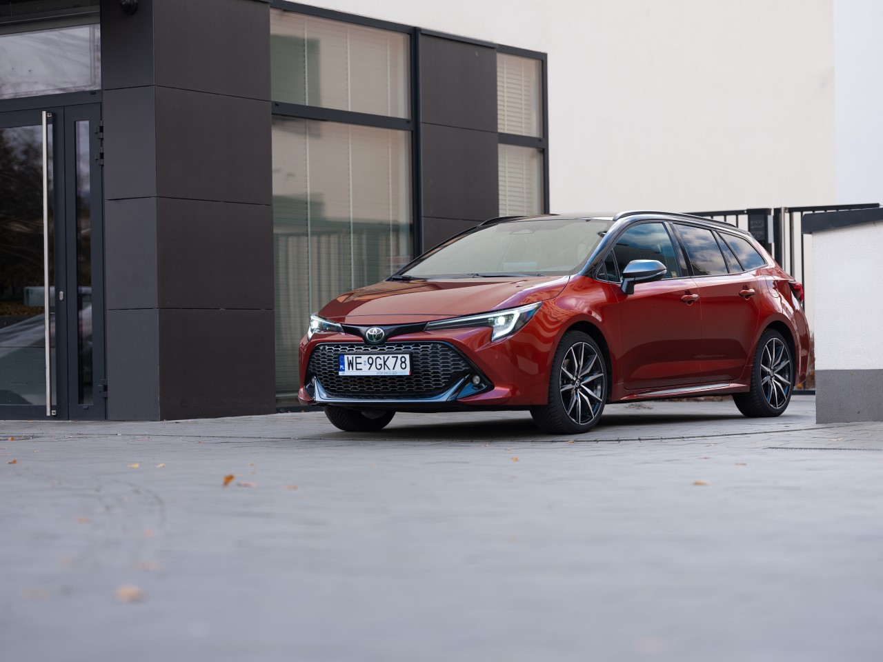 Polacy kupili ponad 81 tys. hybryd Toyoty w 2025 roku. Cztery modele z najwyższą sprzedażą w historii