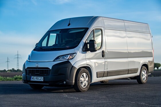 Toyota Professional z największą liczbą zarejestrowanych aut na rynku LCV w styczniu 2026 roku. PROACE MAX w czołówce segmentu