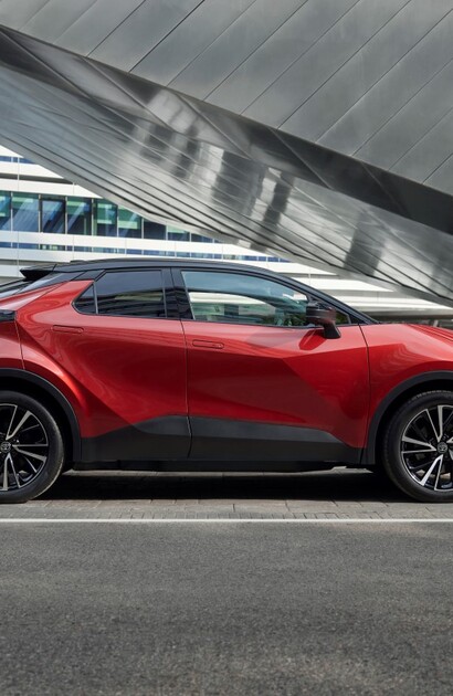 Nawet 26 000 rabatu na bogato wyposażone crossovery Toyoty z 2025 roku produkcji. Limitowana pula aut