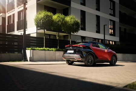 Nawet 26 000 rabatu na bogato wyposażone crossovery Toyoty z 2025 roku produkcji. Limitowana pula aut