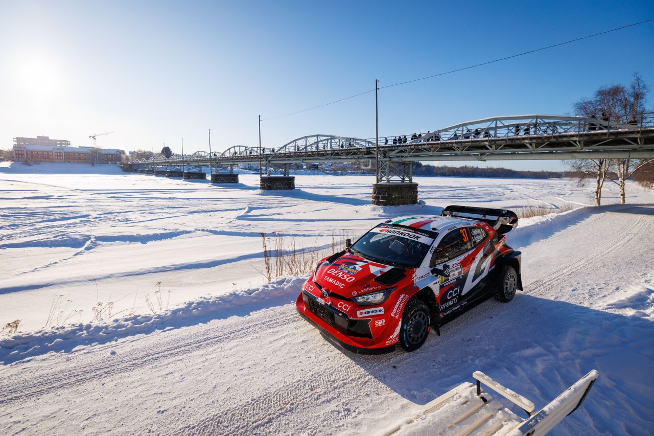 Toyota deklasuje rywali w Rajdzie Szwecji 2026 – Elfyn Evans wygrywa, 1-2-3-4 dla zespołu TGR-WRT