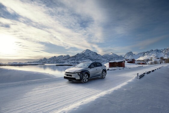 Korzystny „Leasing Zima z Elektrykiem” dla nowej Toyoty bZ4X oraz samochodów z gamy Toyota Professional