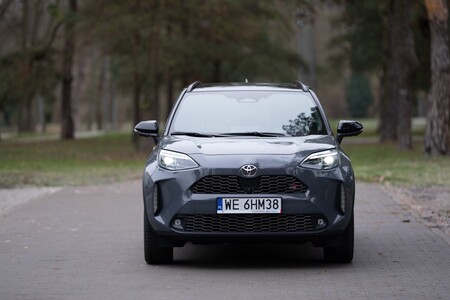 Ponad 50 tysięcy hybrydowych Toyot Yaris Cross sprzedanych w Polsce. Oszczędne hybrydy napędzają bestseller segmentu B-SUV