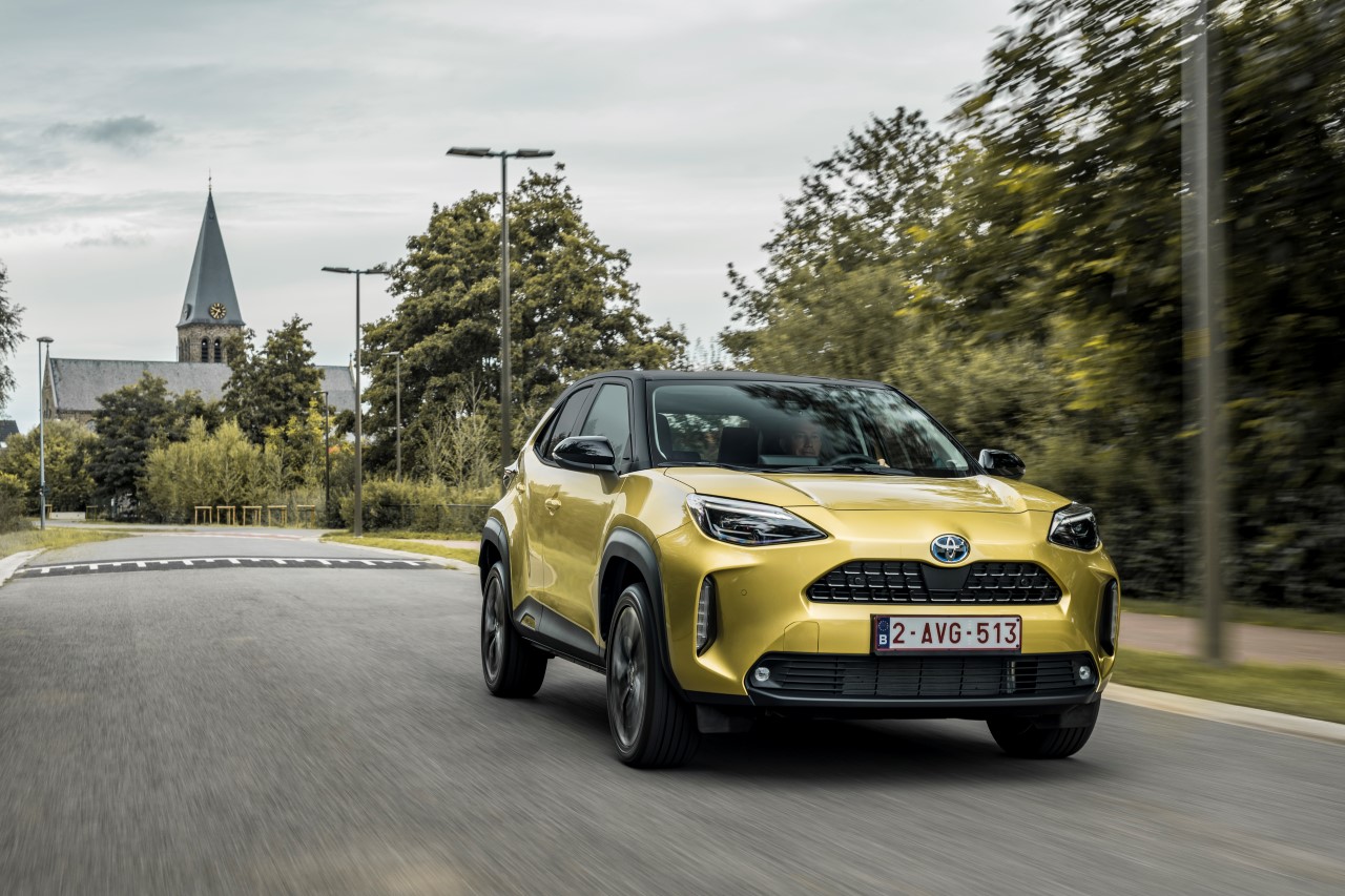 Ponad 50 tysięcy hybrydowych Toyot Yaris Cross sprzedanych w Polsce. Oszczędne hybrydy napędzają bestseller segmentu B-SUV