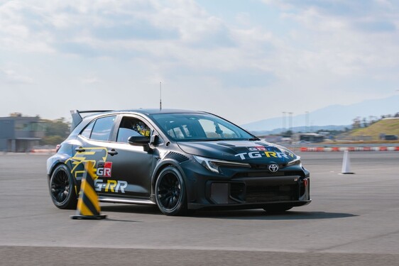 Toyota zwiększa efektywność napędu wodorowego. Intensywne prace nad technologią nadprzewodnictwa i udane testy wyścigowej GR Corolli
