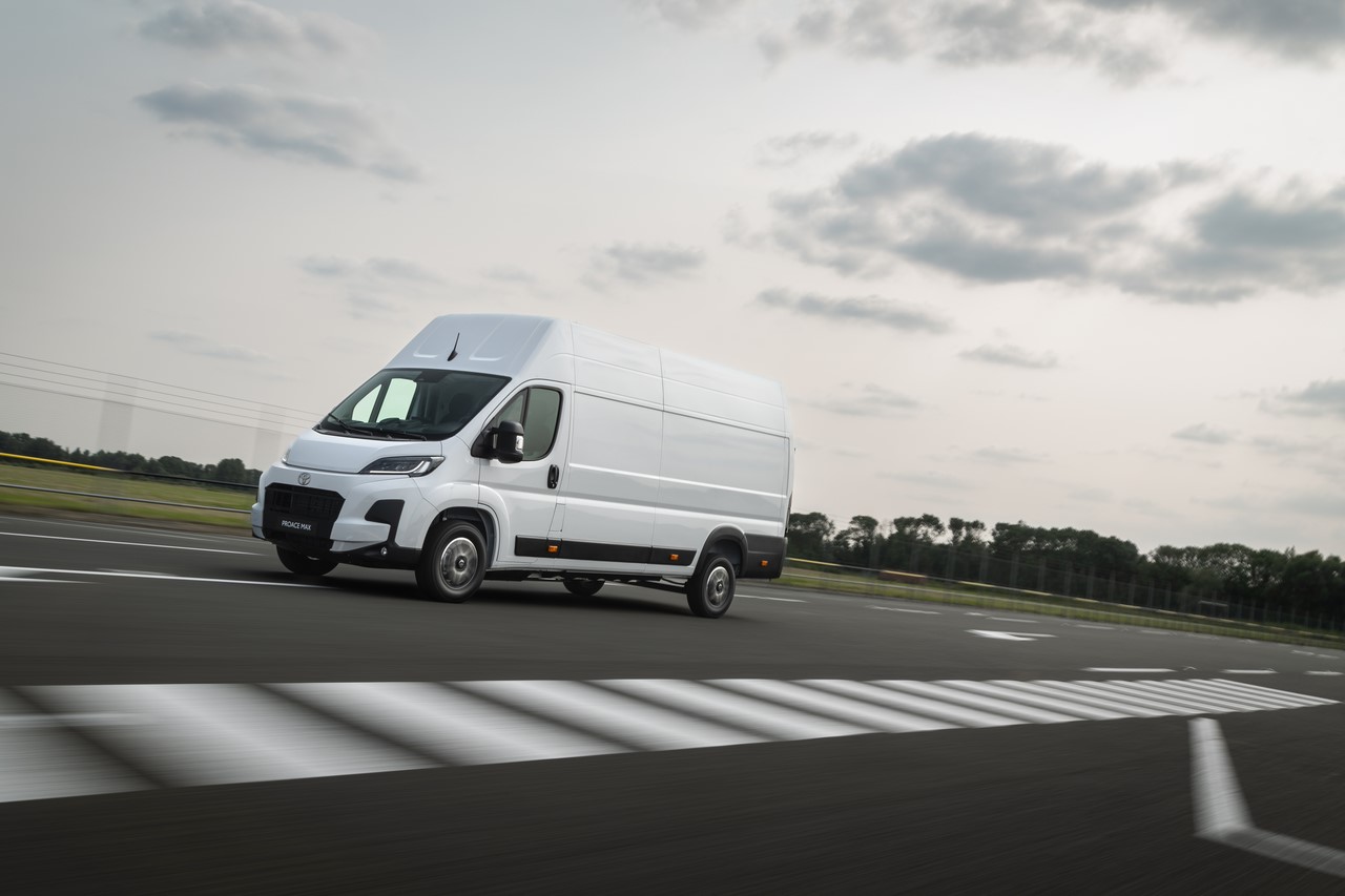 Trzy samochody Toyota Professional w Top10 najpopularniejszych aut LCV w Polsce. Marka liderem rynku