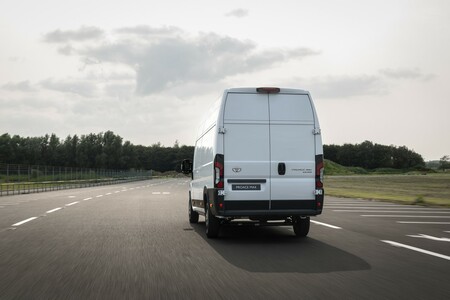 Trzy samochody Toyota Professional w Top10 najpopularniejszych aut LCV w Polsce. Marka liderem rynku