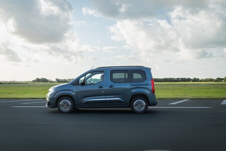 Trzy samochody Toyota Professional w Top10 najpopularniejszych aut LCV w Polsce. Marka liderem rynku