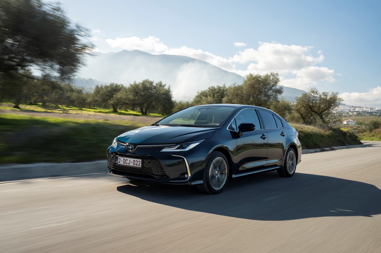 Dni Otwarte Wyprzedaży w salonach Toyoty. Nawet 26 000 zł rabatu na bestsellerowe crossovery