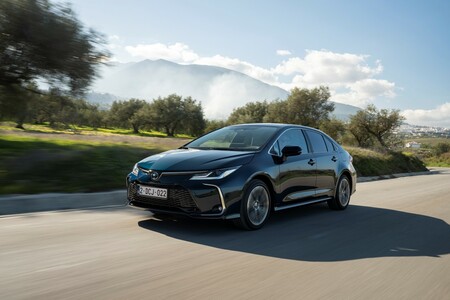 Dni Otwarte Wyprzedaży w salonach Toyoty. Nawet 26 000 zł rabatu na bestsellerowe crossovery