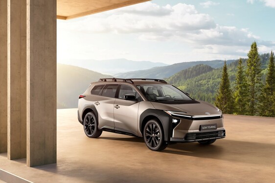 Nowa Toyota bZ4X Touring w przedsprzedaży od 214 900 zł. Rodzinny elektryczny SUV z dużą baterią i pojemnym bagażnikiem
